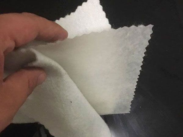 復(fù)合土工膜的鋪設(shè)注意事項(xiàng)?