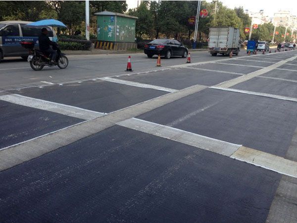 道路灌縫抗裂貼施工隊(duì)伍
